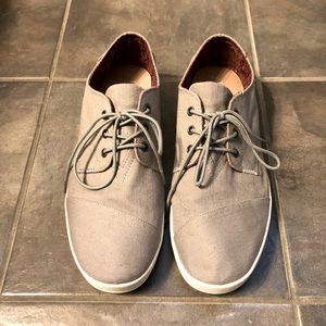 Men’s TOM’S lace sneakers. Size 12